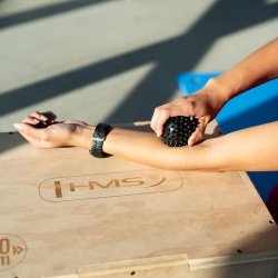 Massagebold Sort - 6 cm